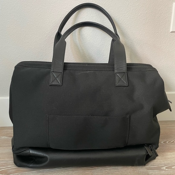 Beis Weekender Tote - Picture 2 of 9